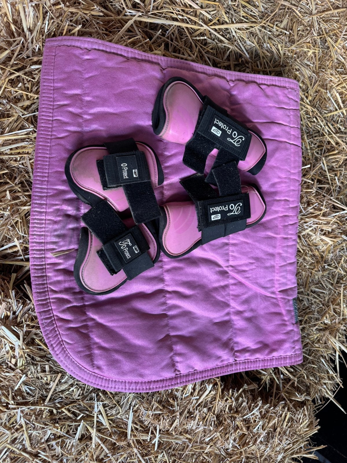 VERKOCHT! Complete set dekje en beschermers, Dieren en Toebehoren, Ophalen, Zo goed als nieuw, QHP, Full
