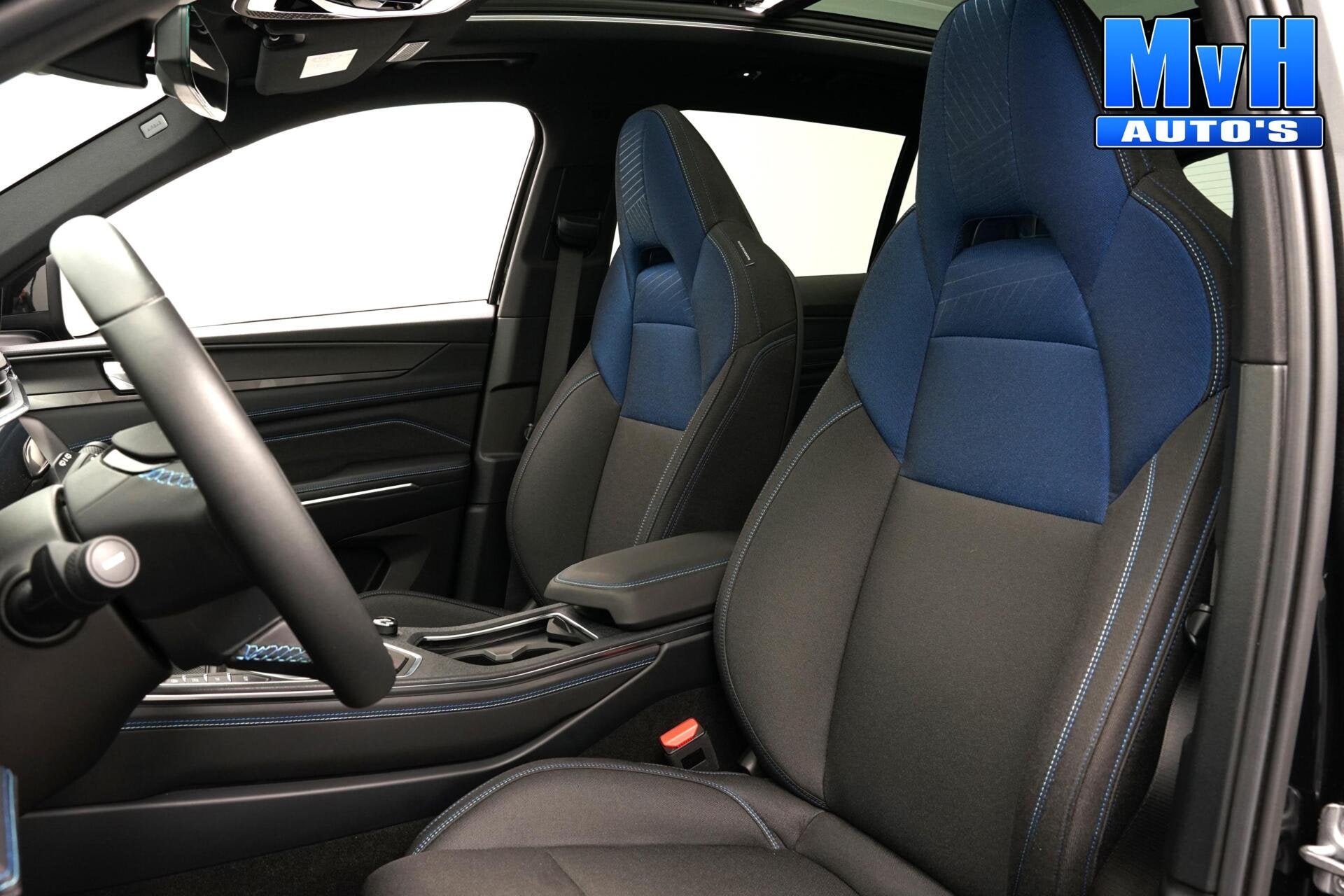 Lynk & Co 01 1.5 PHEV|ZWARTE.HEMEL|360ºCAM|PANO|262PK, Auto's, Stof, Euro 6, Automatische klimaatregeling, Zwart