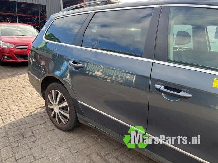 Portier 4Deurs rechts-achter van een Volkswagen Passat (LC5F, Gebruikt, -, -, Ophalen of Verzenden