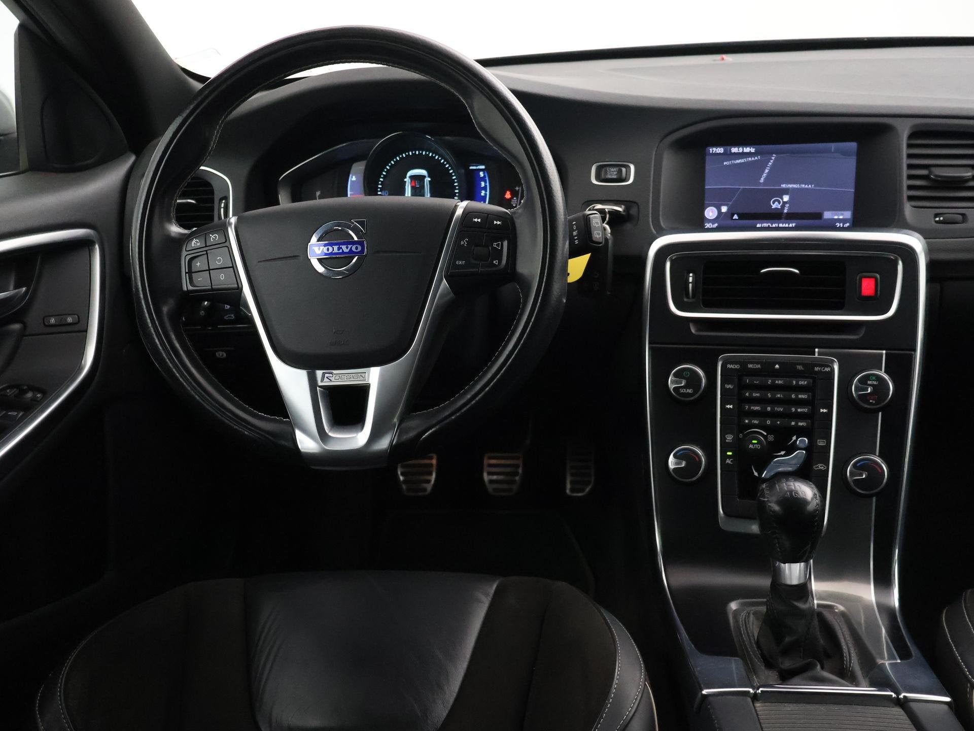 Volvo V60 2.0 D4 163 PK 5-CILINDER R-DESIGN + SPORTSTOELEN |, Auto's, Voorwielaandrijving, Euro 5, 1490 kg, Gebruikt