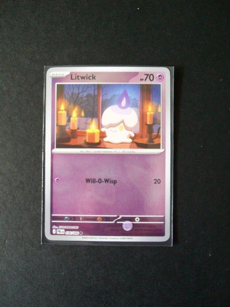 4491. Nieuwe Pokemon Kaart Holofoil LITWICK HP 70 (036/084), Verzenden, Nieuw, Losse kaart, Foil