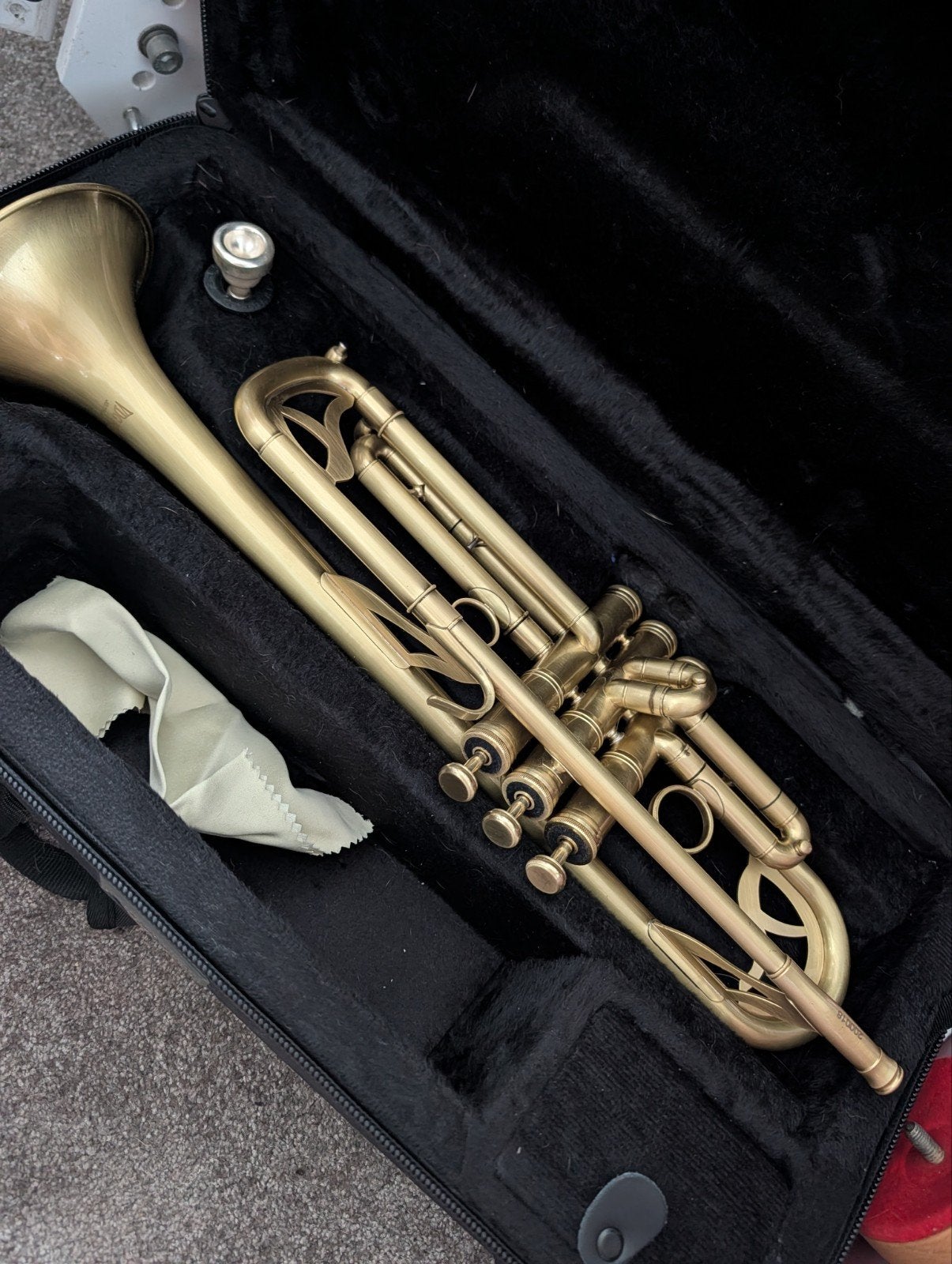 Gouden trompet met koffer - Zo goed als nieuw, Ophalen of Verzenden, Zo goed als nieuw, Bes-trompet, Met koffer