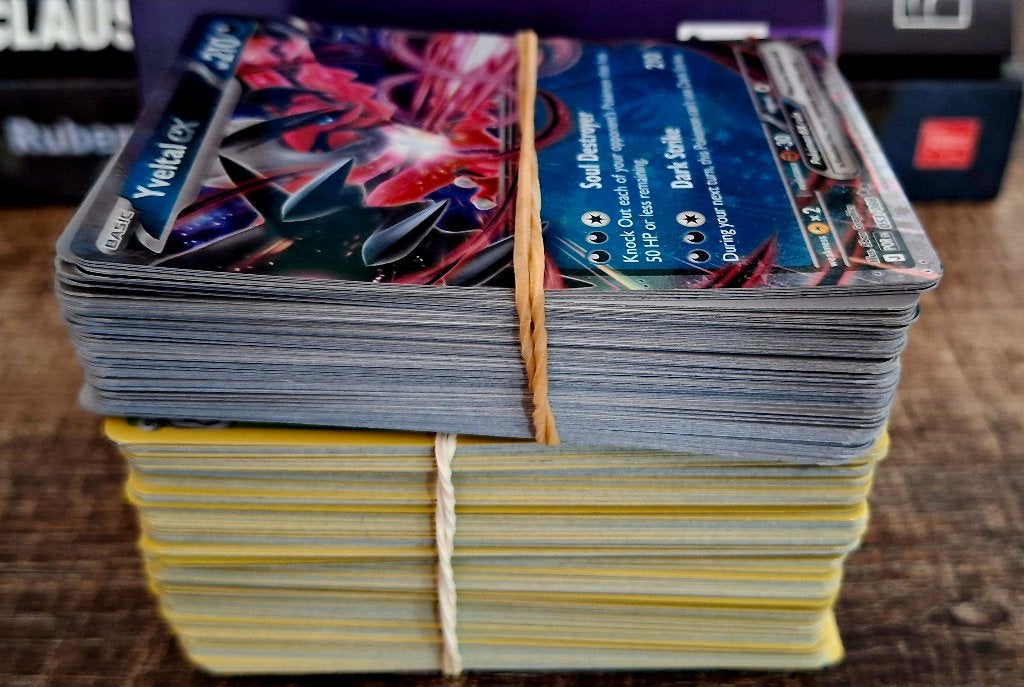 Pokémon bundel flinke stapel, Ophalen, Zo goed als nieuw