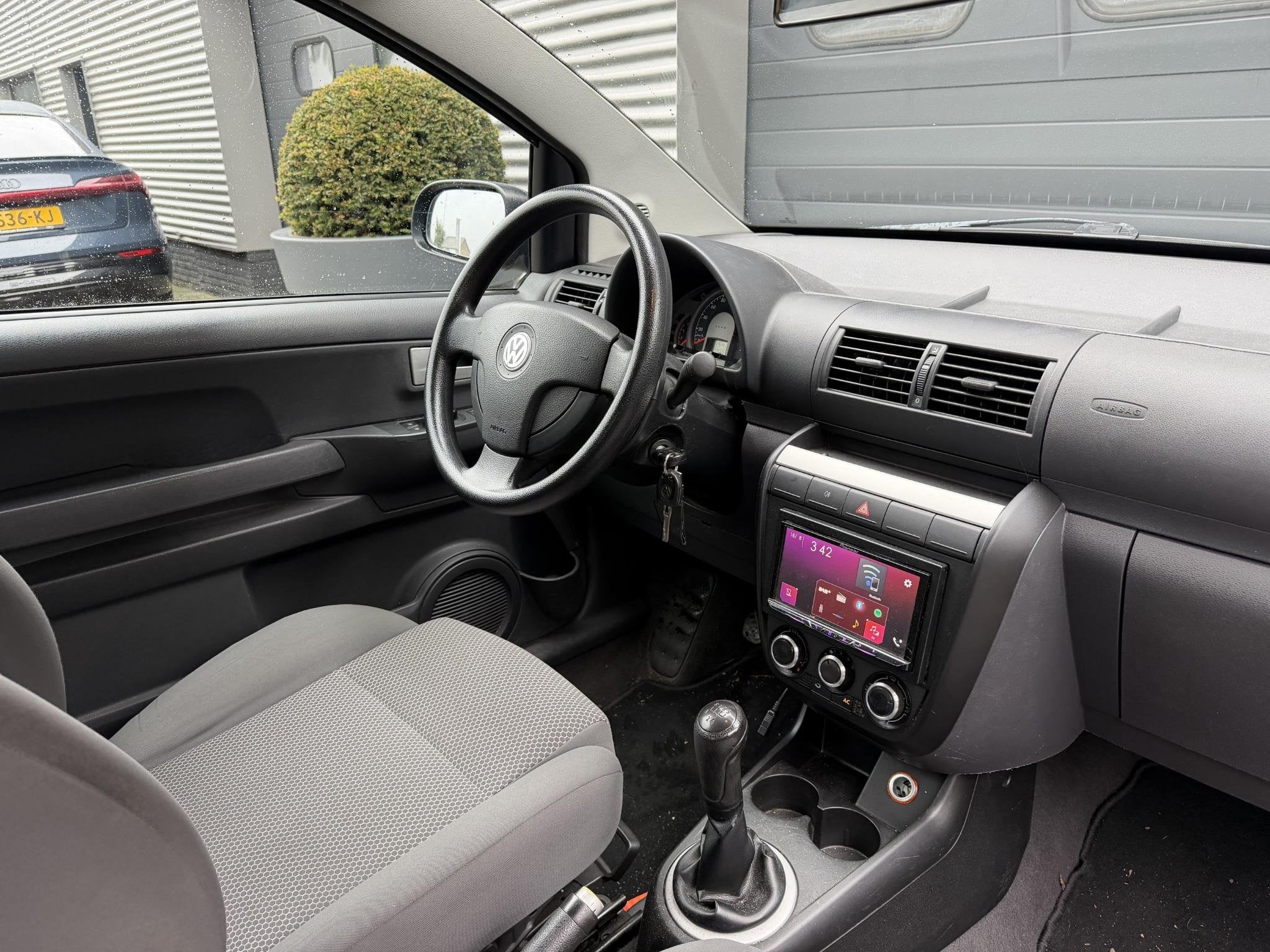 Volkswagen Fox 1.4 Trendline | Airco | Camera | Bluetooth |, Auto's, Voorwielaandrijving, Zwart, 4 stoelen, Zwart