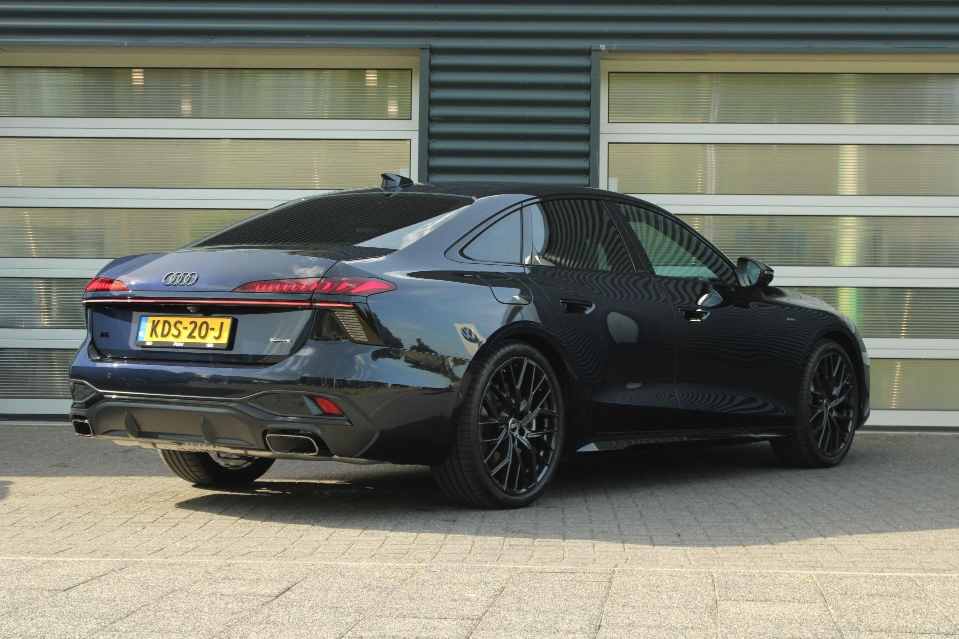 Audi A6 Limousine 2.0 e-hybrid 299pk quattro S Edition | Ach, Auto's, Audi, Automaat, 12 maanden, Stof, 4 cilinders