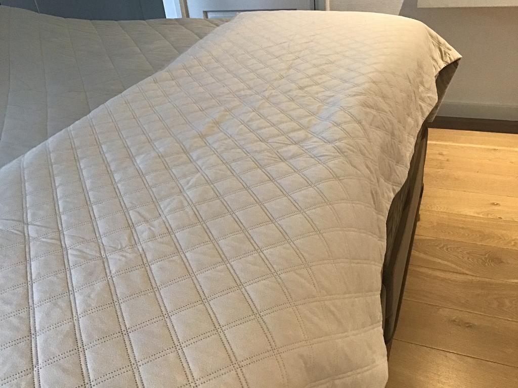 Mooie royale  eenpersoons bedsprei met sloop, Huis en Inrichting, Ophalen of Verzenden, Zo goed als nieuw, Eenpersoons
