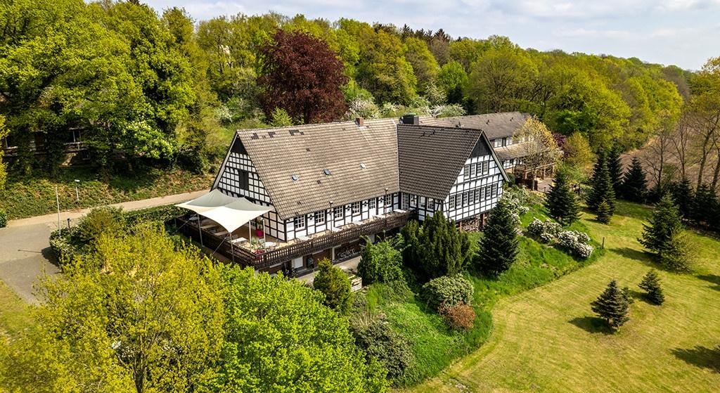 Hotel te koop op toplocatie nabij de Nederlandse grens, Huizen en Kamers, Buitenland, Duitsland, Overige soorten, Stad