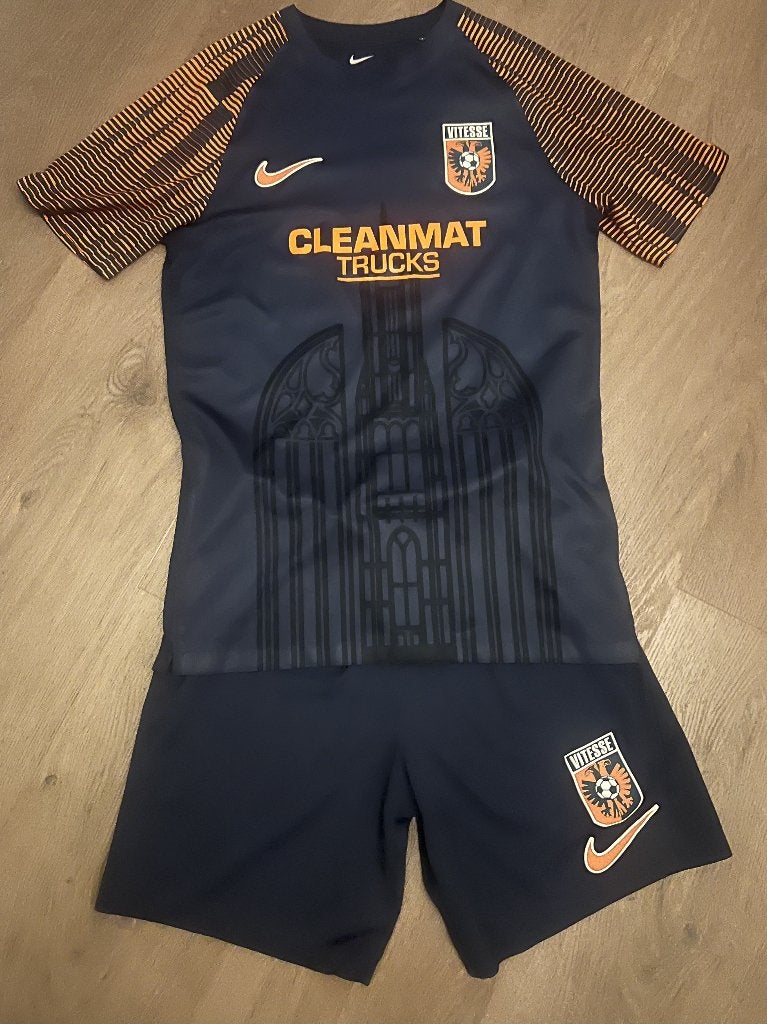Vitesse uittenue 2022-2023 M, Ophalen of Verzenden, Zo goed als nieuw, Vitesse, Shirt