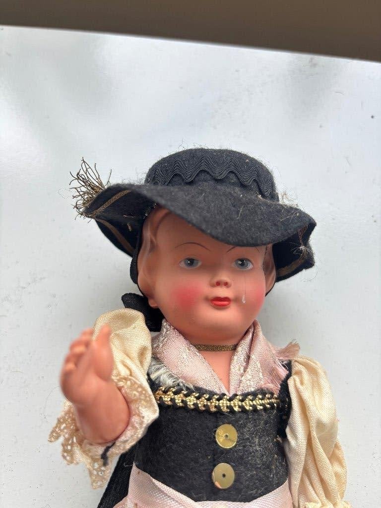 Klederdracht pop, Verzamelen, Poppen, Ophalen of Verzenden, Gebruikt, Pop