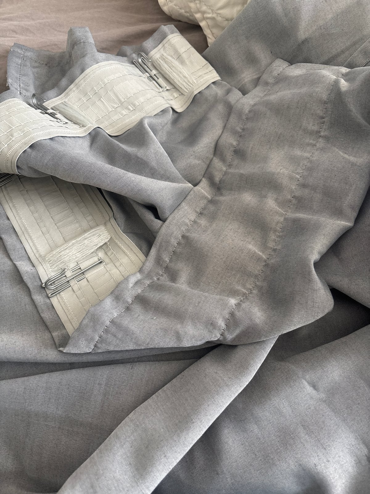 Lichtgrijze vitrage met haken, Vitrage, Overige merken, Ophalen of Verzenden, Polyester