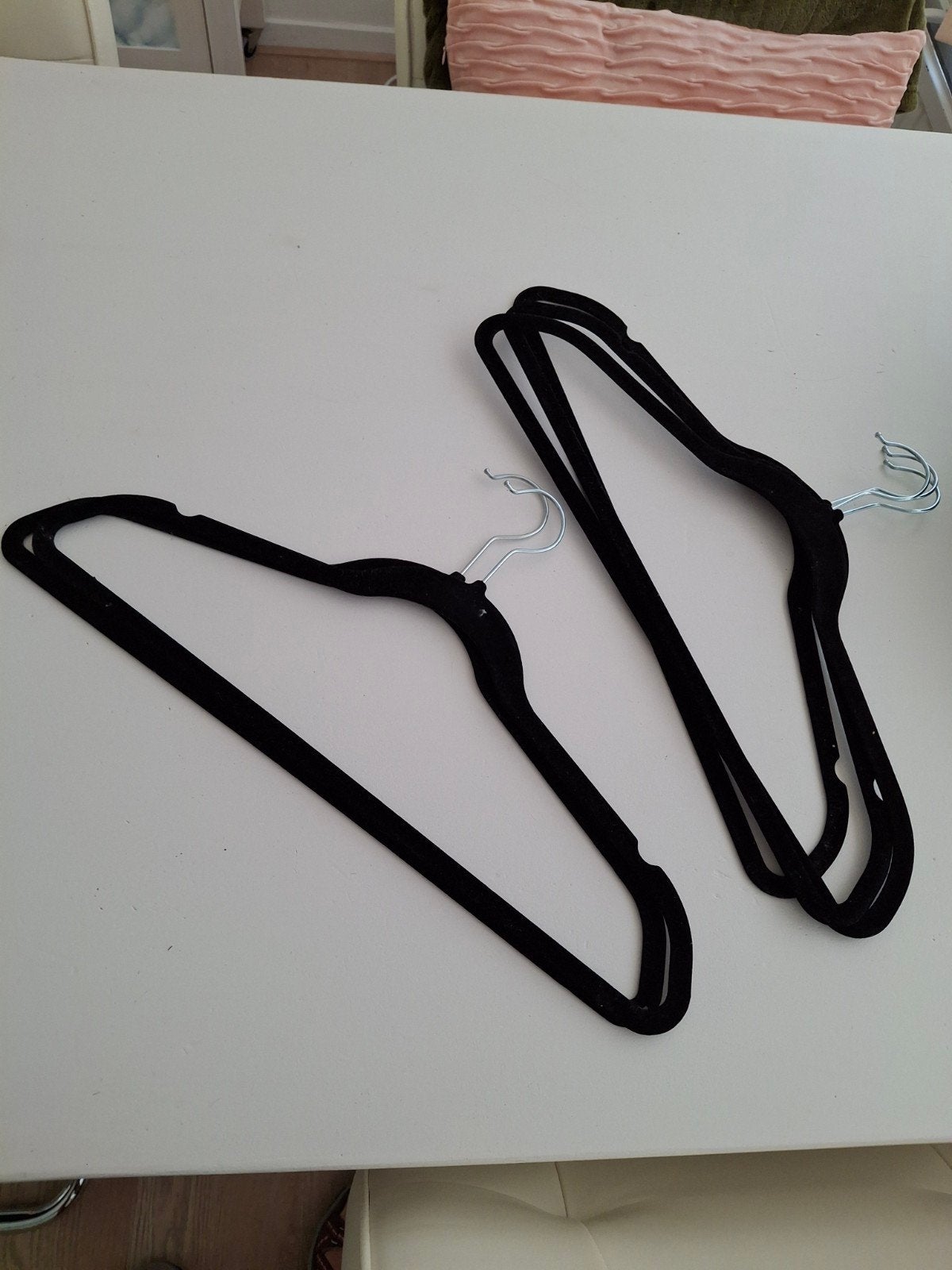 40 zwarte fluwelen kledinghangers - anti-slip, Ophalen, Gebruikt, Fluweel, Volwassenen