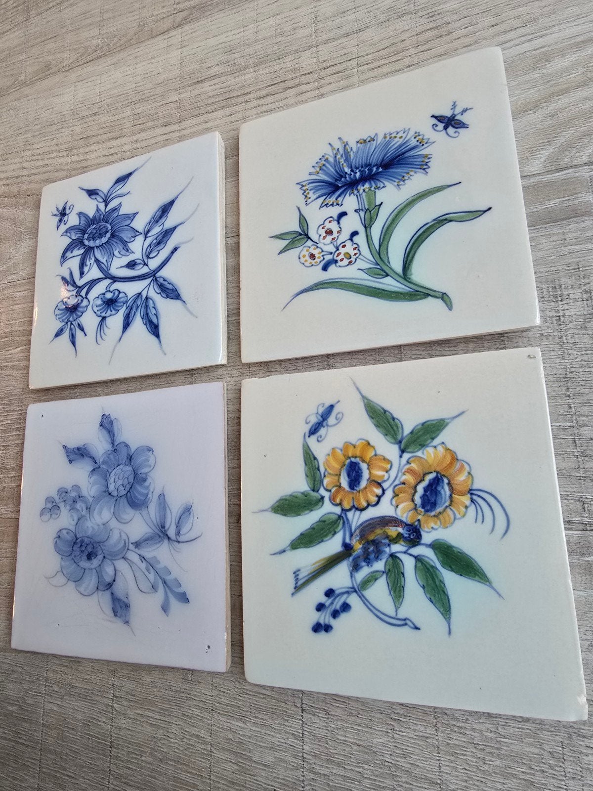 4 Harlinger aardewerk wandtegels waarvan 2 in polychroom, Ophalen of Verzenden