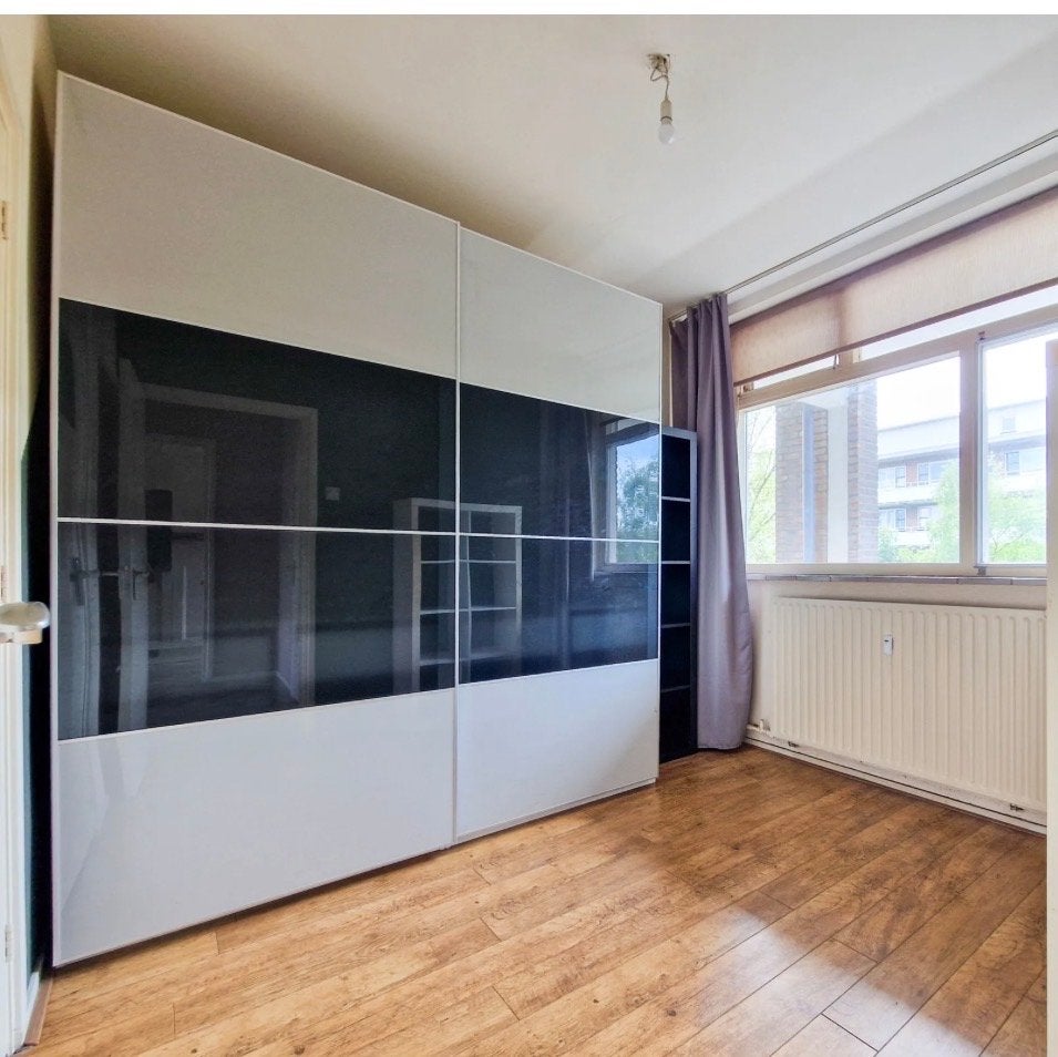 Zo goed als nieuwe zwart-witte kledingkast - Gratis!, Huis en Inrichting, Overige materialen, 200 cm of meer, Met klep(pen), Ophalen of Verzenden