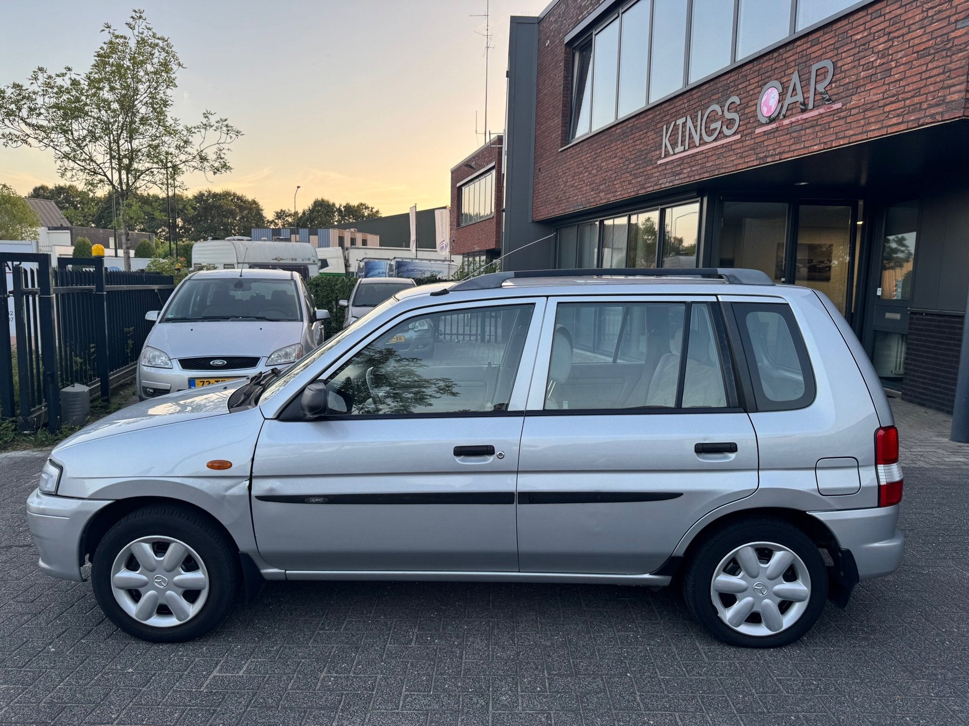 Mazda Demio 1.3 LX CRUISE SUPER NETJES ORIG NL NAP APK 2027, Auto's, 410 kg, 31 €/maand, Bedrijf, Dakrails