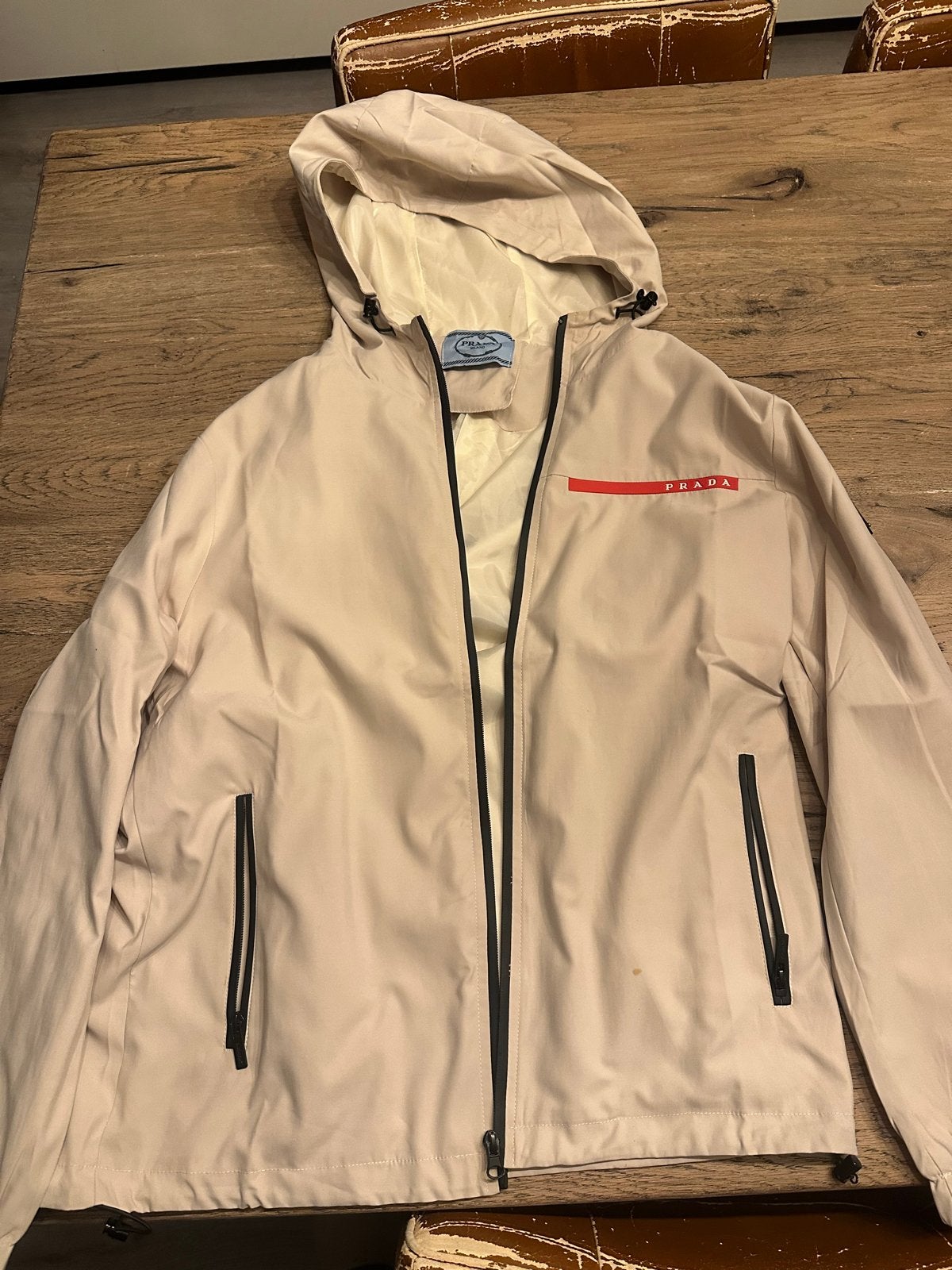 Prada Windjack Beige Maat M, Ophalen of Verzenden, Zo goed als nieuw, Maat 48/50 (M), Beige