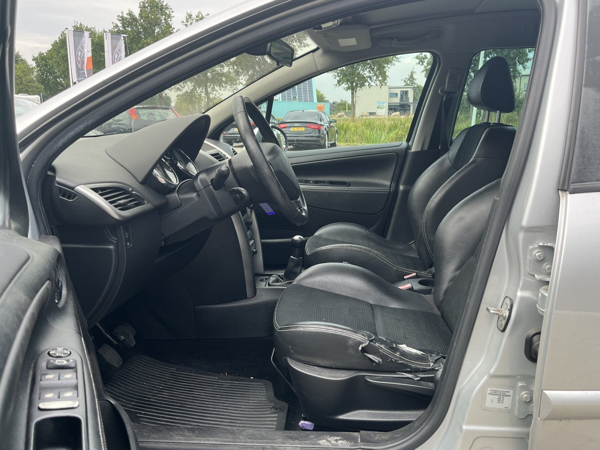 Peugeot 207 SW Outdoor 1.6 VTi Sublime / Half Leer / Cruise, Gebruikt, Zwart, 4 cilinders, Leder en Stof