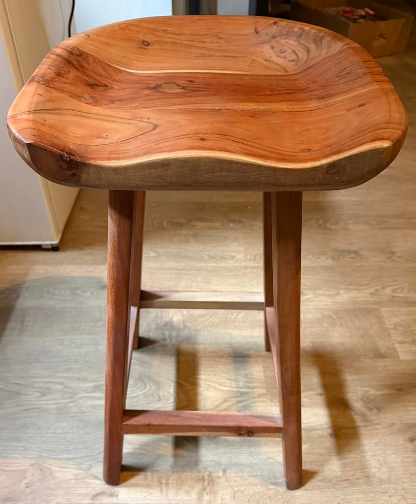 Sterke robuuste houten kruk, Huis en Inrichting, Barkrukken, Ophalen, 60 tot 90 cm, Zo goed als nieuw, 1 kruk