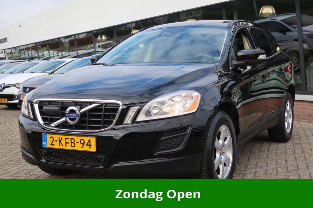 Volvo XC60 2.0 D3 Momentum LED_ADAP-CRUIS_BLIZ_PDC V+A_LIJNA, Auto's, Volvo, Gebruikt, Zwart, 1984 cc, Zwart