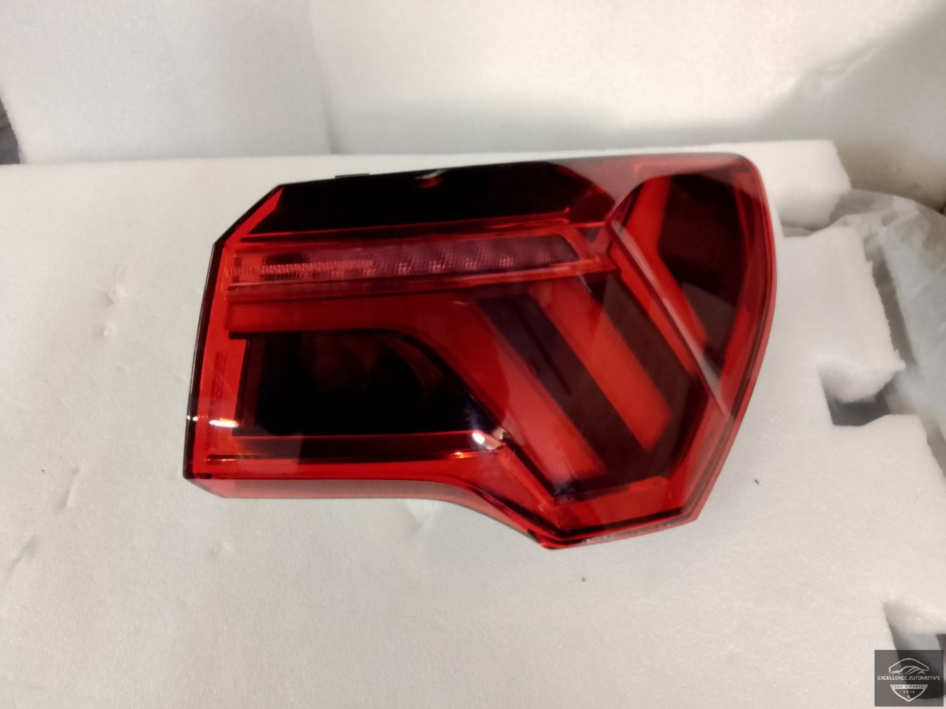 Audi Q3 83A 2019+ LED Achterlicht Rechts 83A945092, Gebruikt, AUDI AG, Auto-Union-Strasse 1
85045  Ingolstadt, DE, Kundenbetreuung@audi.de