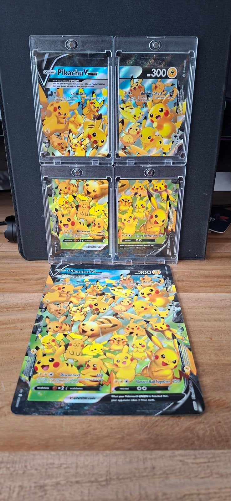 Pikachu V-Union Compleet (4 kaarten + oversized kaart), Ophalen