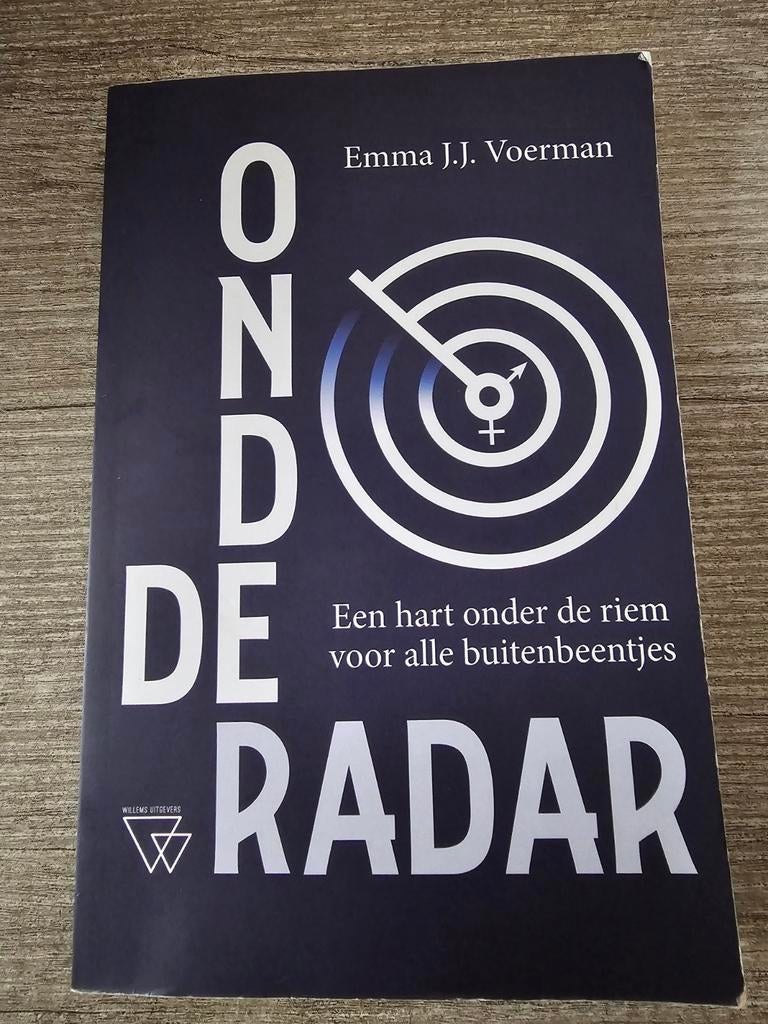 Onder de Radar - Emma J.J. Voerman, Ophalen of Verzenden, Gelezen, Emma J.J. Voerman