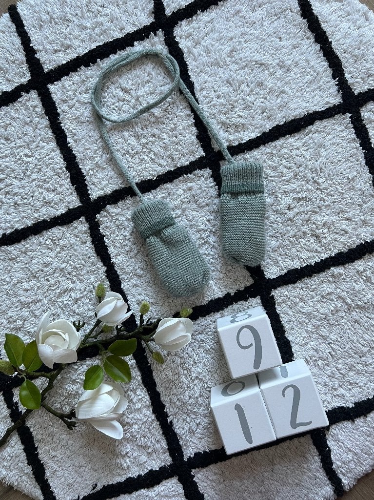 ZGAN groen gebreid baby handschoenen aan koord 9-12m touwtje, Kinderen en Baby's, Babykleding | Mutsen, Sjaals en Wanten, Jongetje of Meisje