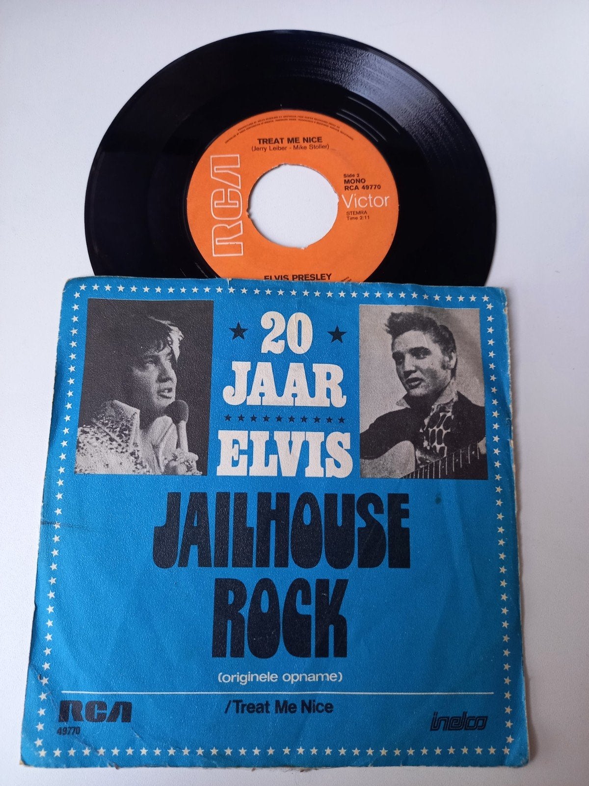 Elvis Presley - Jailhouse Rock / Treat Me Nice 7 inch vinyl, Cd's en Dvd's, Gebruikt, Originele persing, 7 inch, Ophalen of Verzenden