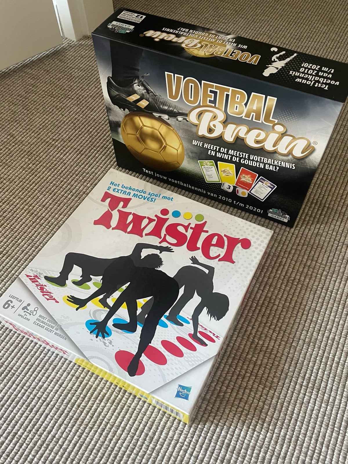 Twister en Voetbalbrein spellen - Zo goed als nieuw!, Drie of vier spelers, Ophalen of Verzenden, Nieuw
