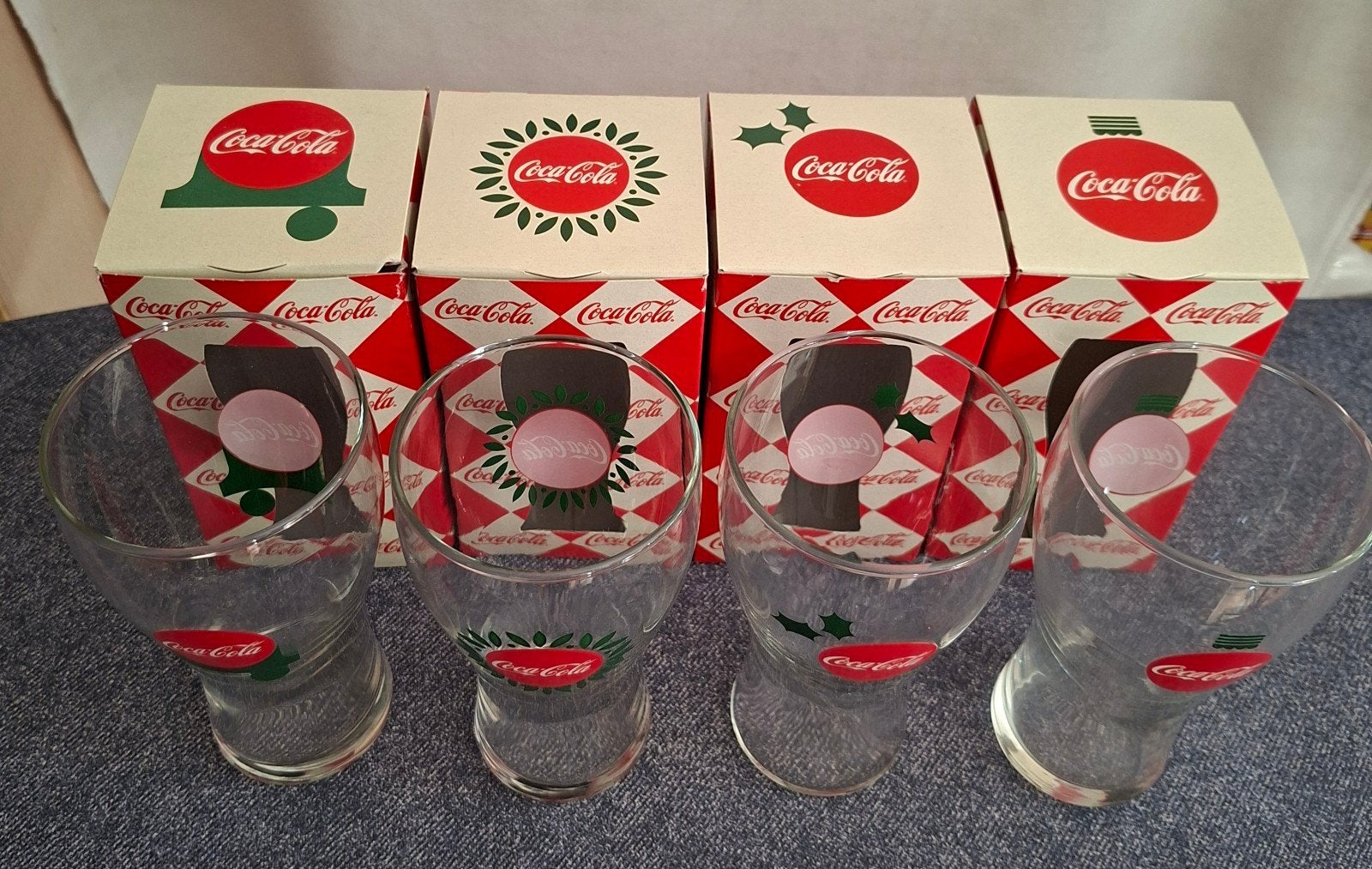 Coca-Cola Kerstglazen Set - 4 Stuks in Originele Verpakking, Ophalen of Verzenden, Nieuw, Gebruiksvoorwerp