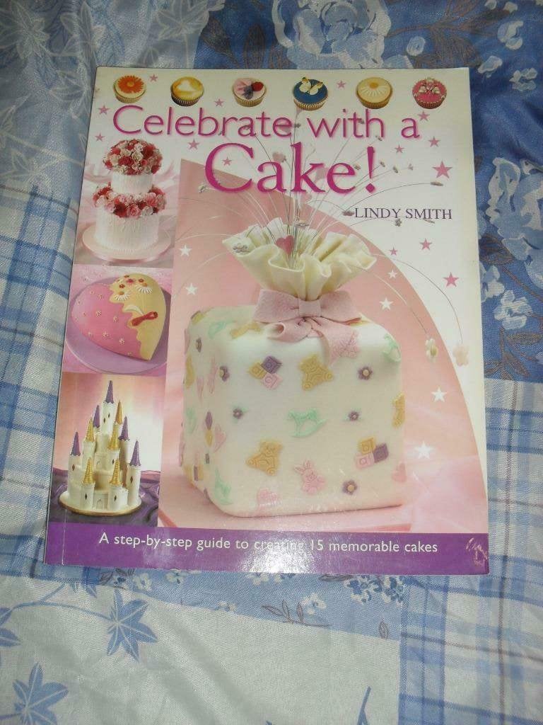 Celebrate with a cake Lindy Smith Taartenboek (M19), Boeken, Kookboeken, Ophalen of Verzenden, Gelezen
