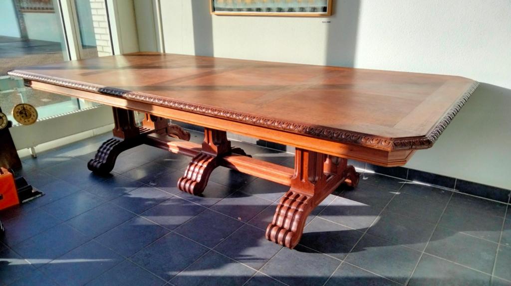 Antieke houten eettafel met sierlijke poten, Ophalen of Verzenden
