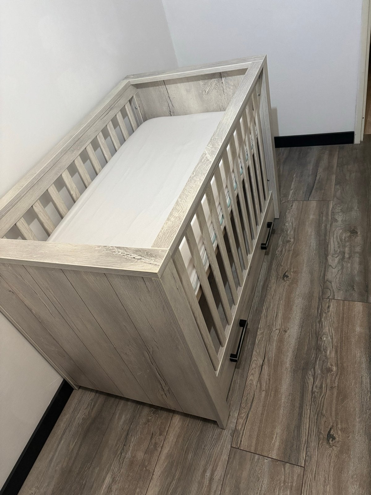Foto 3 van Kidsmill Babybedje met lade - Zo goed als nieuw