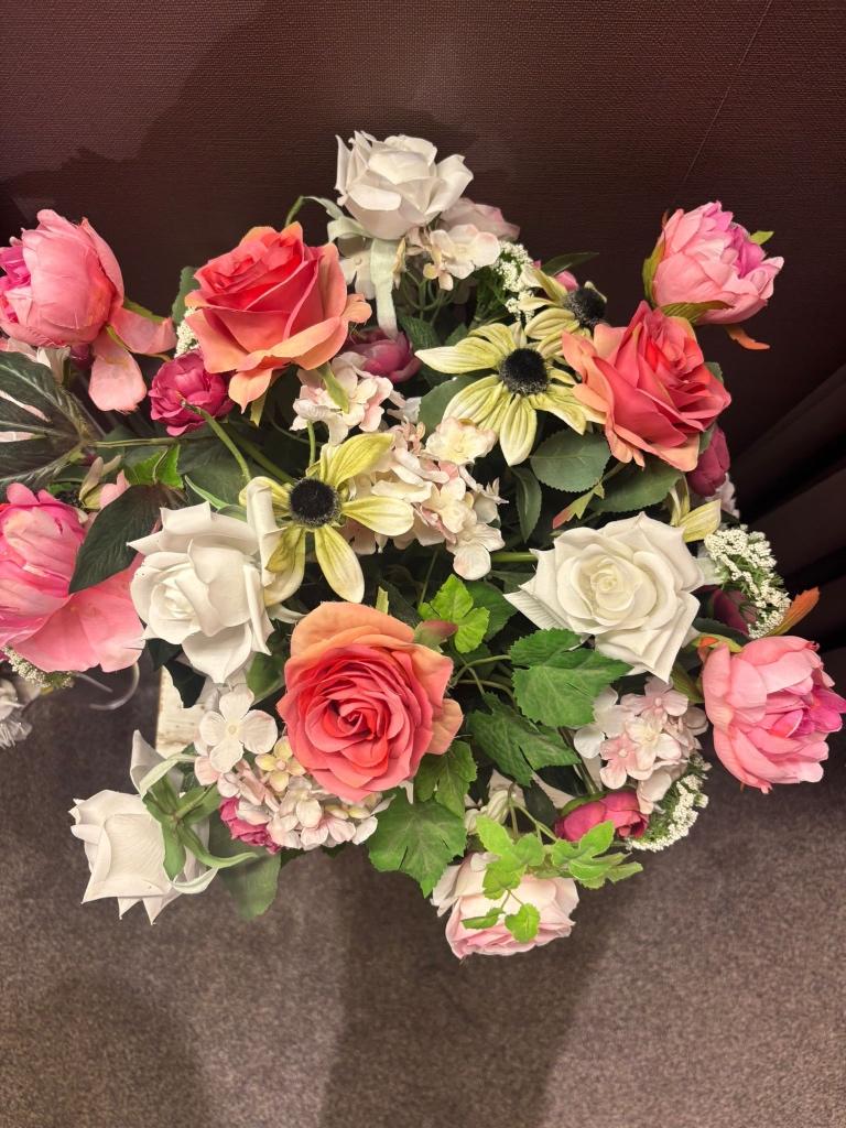 Kunstbloemen boeket met bijpassende vaas., Ophalen of Verzenden, Zo goed als nieuw, Kunststof, Meerkleurig