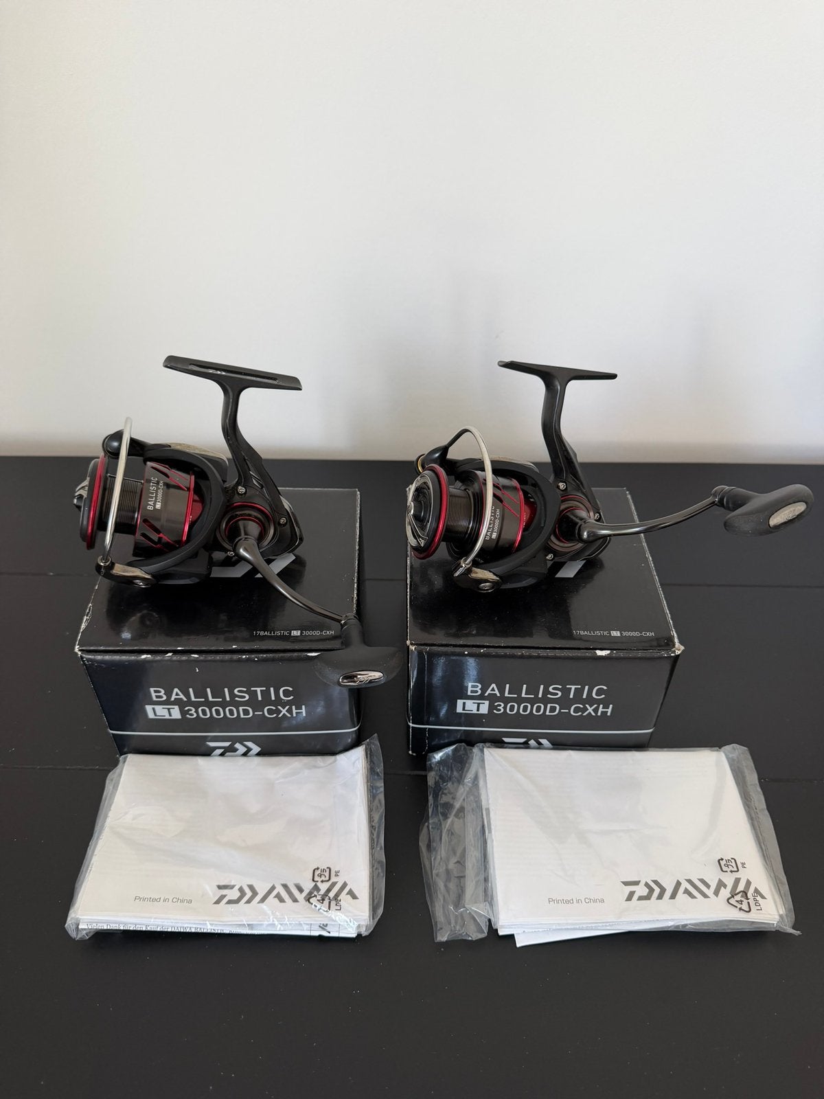 Te koop als nieuw 2 maal Daiwa Ballistic LT 3000D-CXH molens, Ophalen of Verzenden, Zo goed als nieuw, Molen