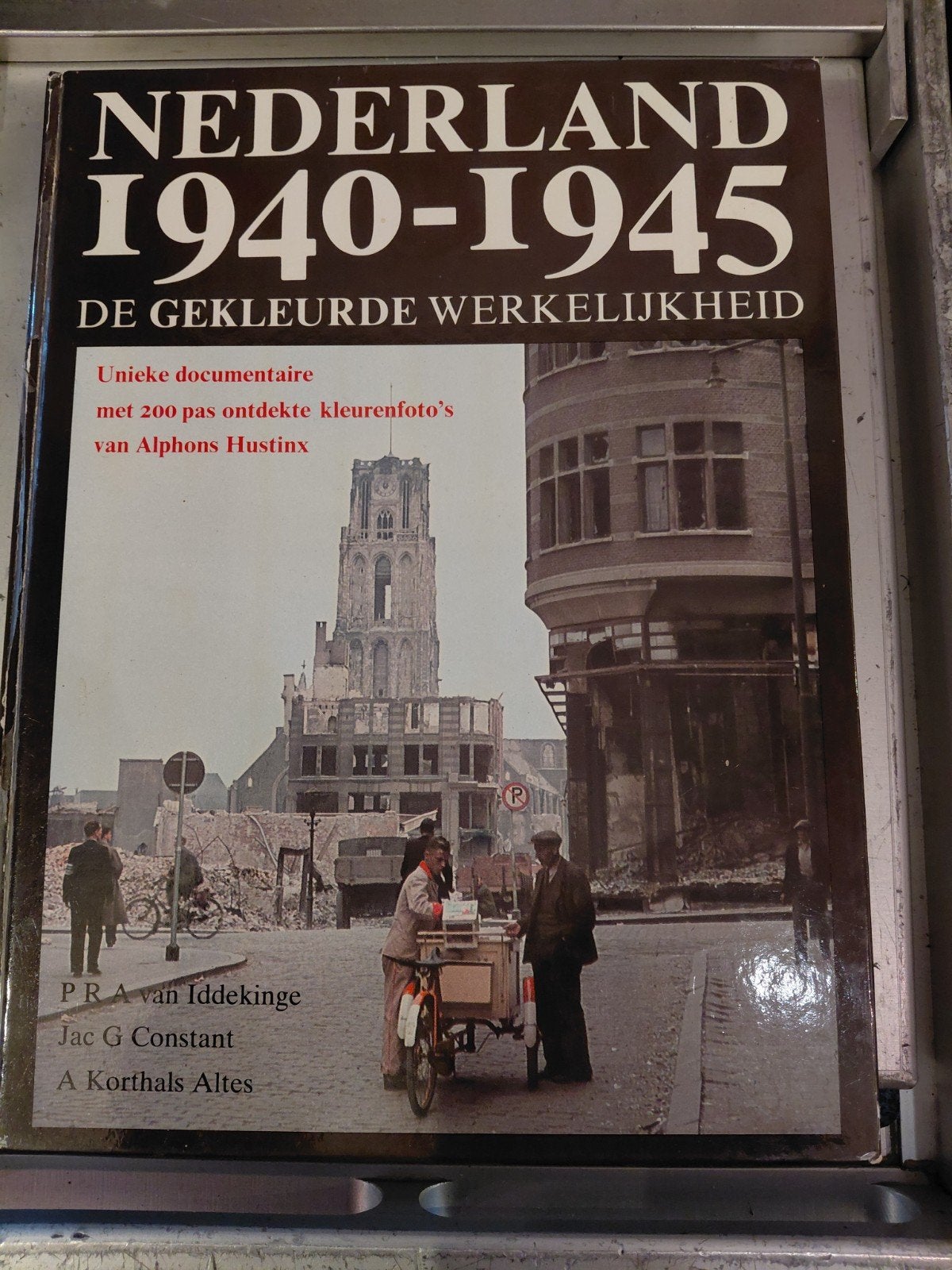 Oorlogs boek Nederland 1940 - 1945, Boeken, Ophalen of Verzenden, Tweede Wereldoorlog, Gelezen