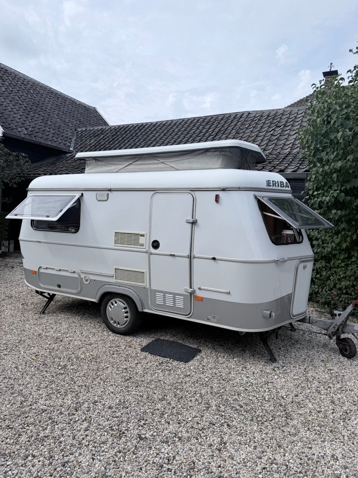 Mooie eriba Triton D 1999, langslaper, wc, luifel, Standaardzit, Tot en met 2, Luifel, 750 - 1000 kg