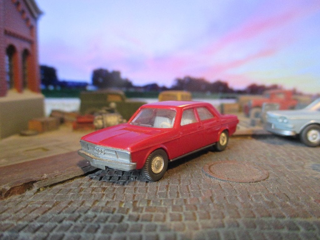 1970 Audi 100 C1 Wiking 120/5b Robijnrood 1e uitgave 1971, Ophalen of Verzenden, Zo goed als nieuw, Auto, Wiking