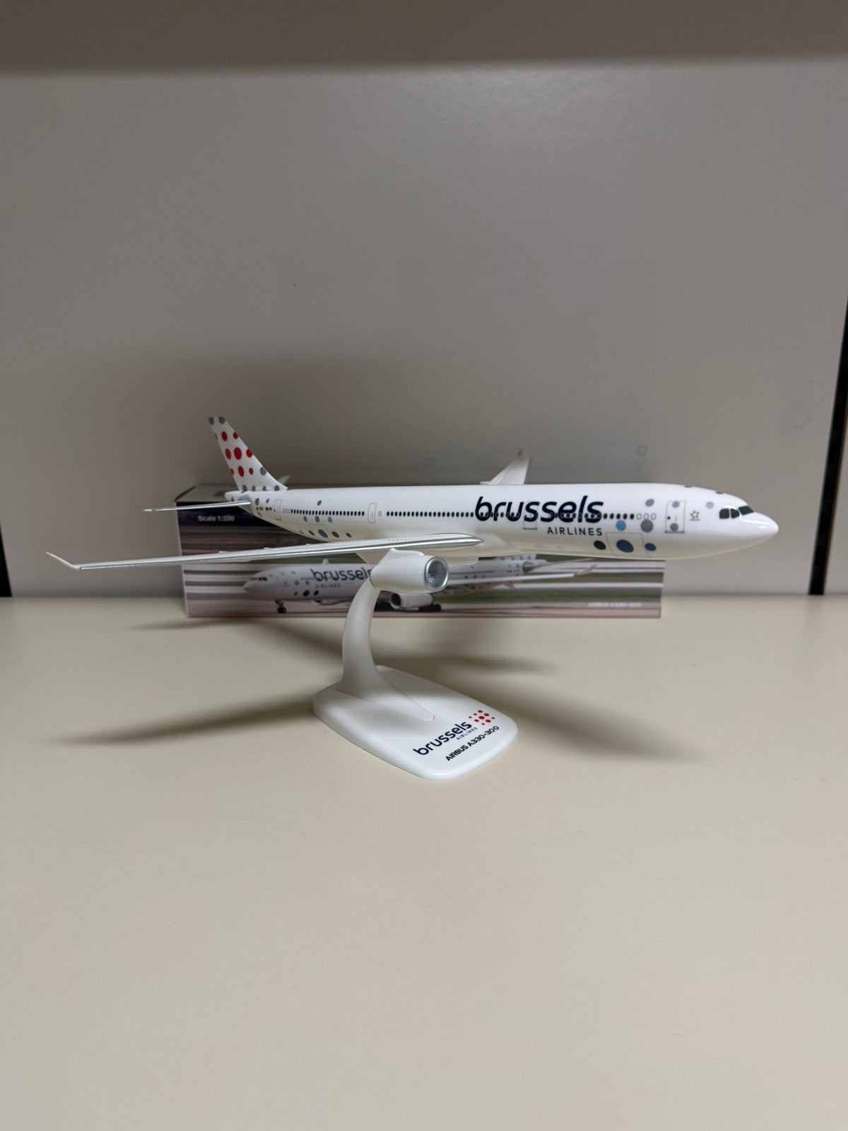 NIEUW! 1:200 schaalmodel Brussels Airlines Airbus a330-300, Ophalen of Verzenden, Nieuw, Schaalmodel