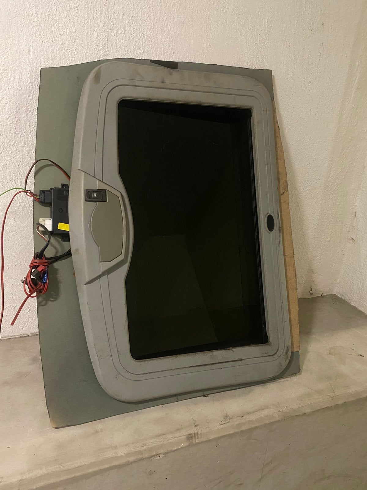 Elektrisch dak raam, Ophalen