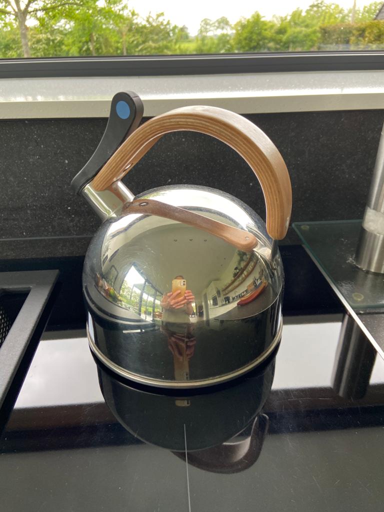 Le Lapin (konijn) iconische fluitketel Hema in nette staat, Theepot/fluitketel, Gebruikt, Ophalen of Verzenden, Metaal