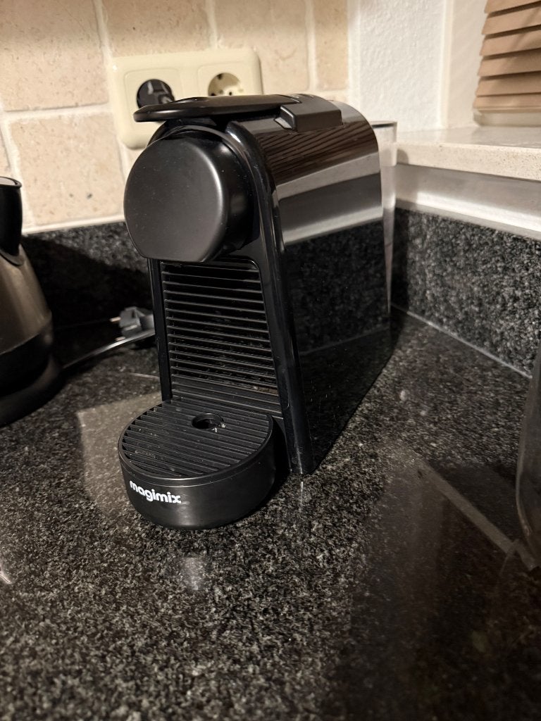 Foto 2 van Nespresso ESSENZA MINI - koffiemachin