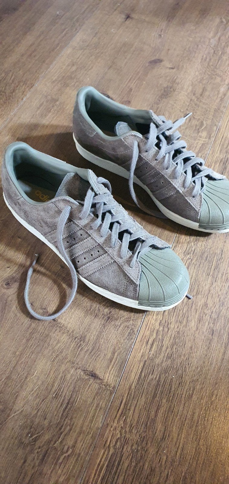 Adidas Superstar sneakers - olijfgroen suède - Maat 42, Bruin, Adidas, Ophalen of Verzenden, Sneakers of Gympen
