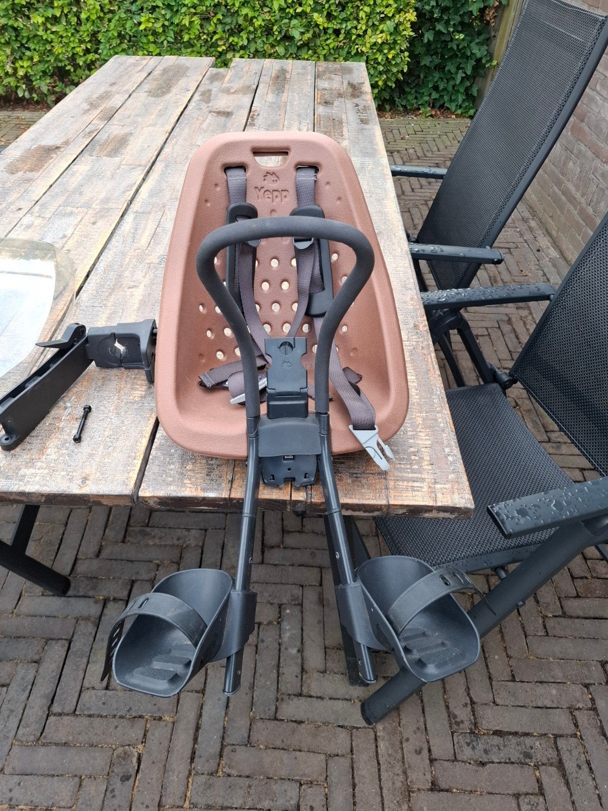 Thule Yepp voorzitje & windscherm cognac, Ophalen, Voetsteuntjes, Voorzitje, Zo goed als nieuw