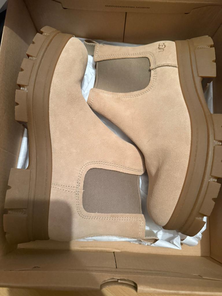 Nieuwe ugg beige maat 41 chelsea boots ashton, Ophalen of Verzenden, Nieuw, Beige