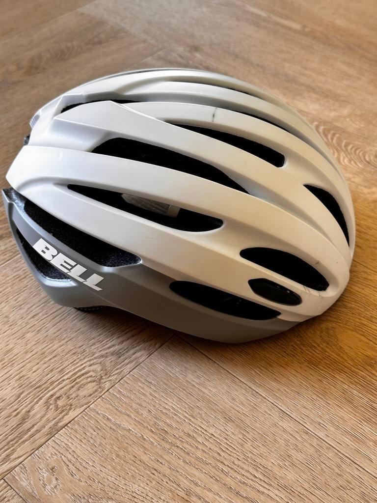 Bell Fietshelm - Wit/Grijs, Fietsen en Brommers, Fietsaccessoires | Fietshelmen, Ophalen of Verzenden, Zo goed als nieuw, S, Dame
