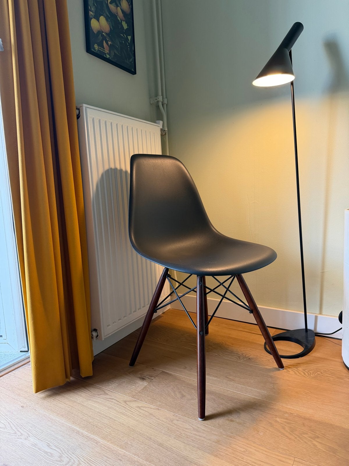 Vitra Eames Plastic Chair DSW - Dark Grey, Ophalen, Kunststof, Zwart, Zo goed als nieuw