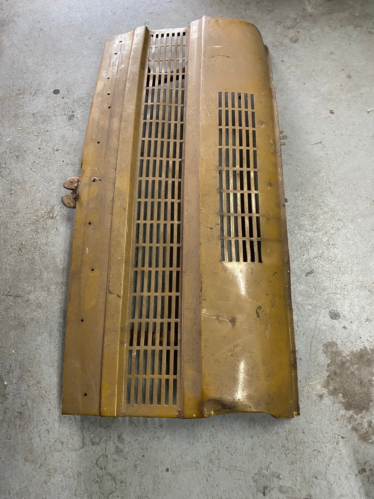 Grill DAF 33 - Klein deukje, Auto-onderdelen, Ophalen of Verzenden, Gebruikt, Voor, Oldtimer onderdelen