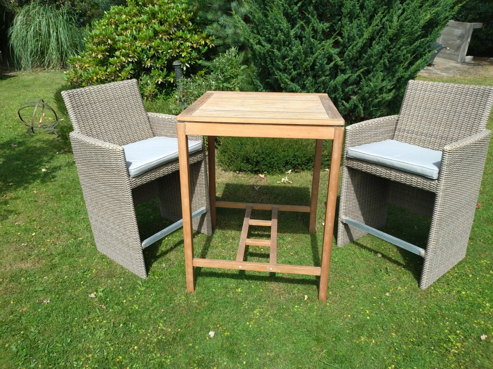 Set van 2 bar tuinstoelen. Giardo + leuke tafel gratis, Ophalen, Gebruikt, Kunststof