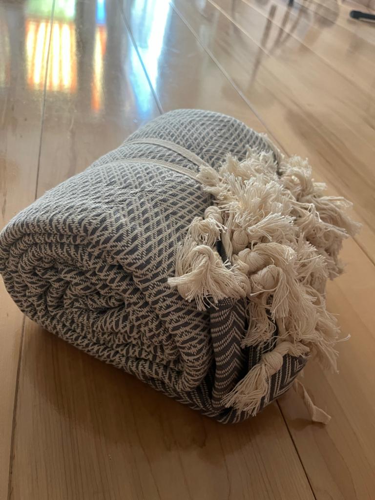 Mooi geweven plaid met kwastjes, Huis en Inrichting, Woonaccessoires | Plaids en Woondekens, Ophalen of Verzenden, Zo goed als nieuw