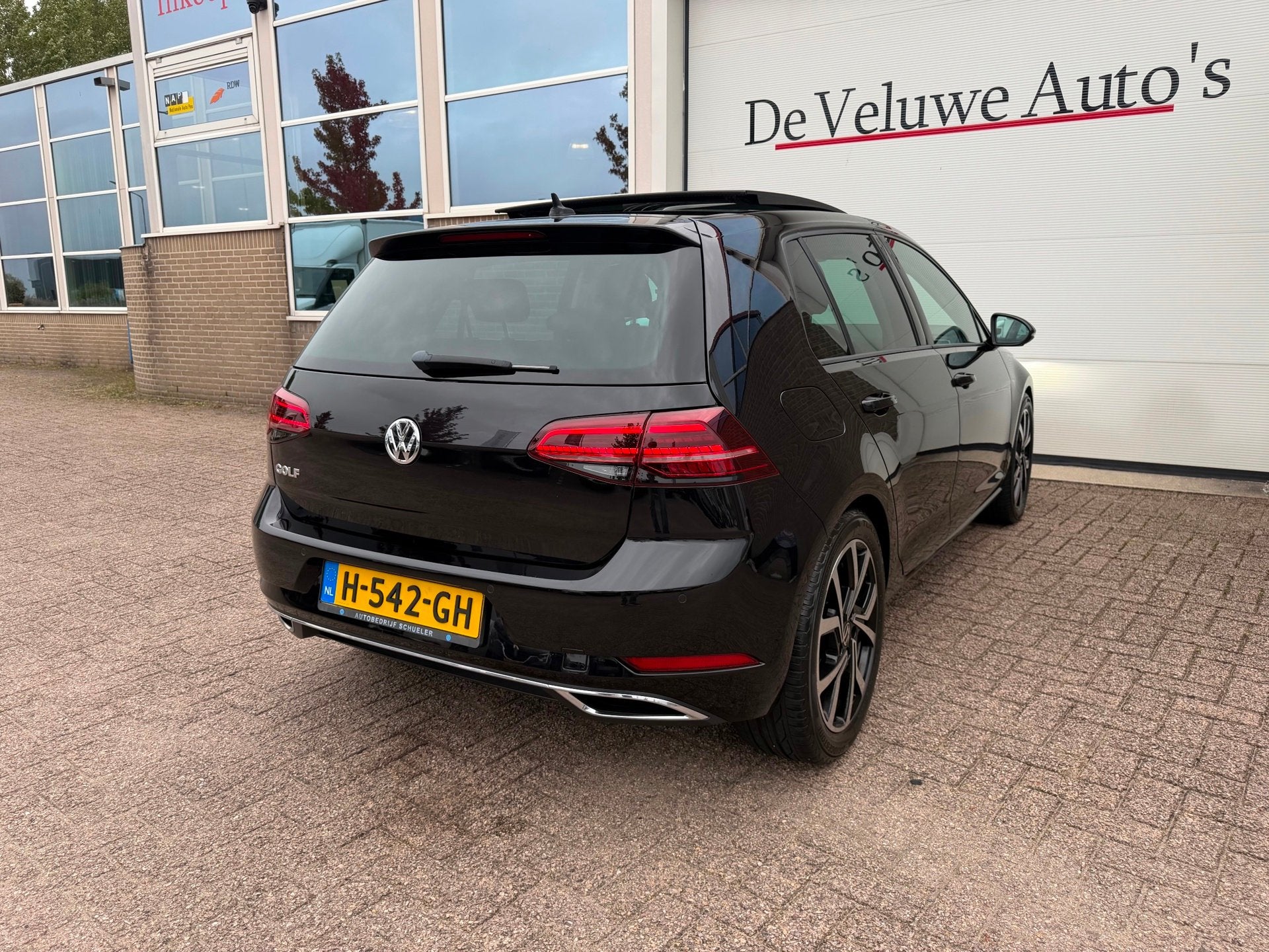 Volkswagen Golf 7.5 1.5 TSI Highline R|Virtual|Matrix|Pano|, Auto's, 4 cilinders, 150 pk, Alcantara, Zwart